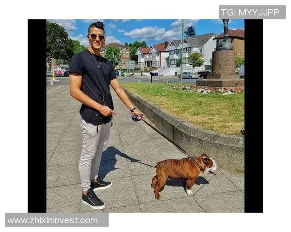 足球明星们热衷的短袜品牌揭秘时尚与运动的完美结合