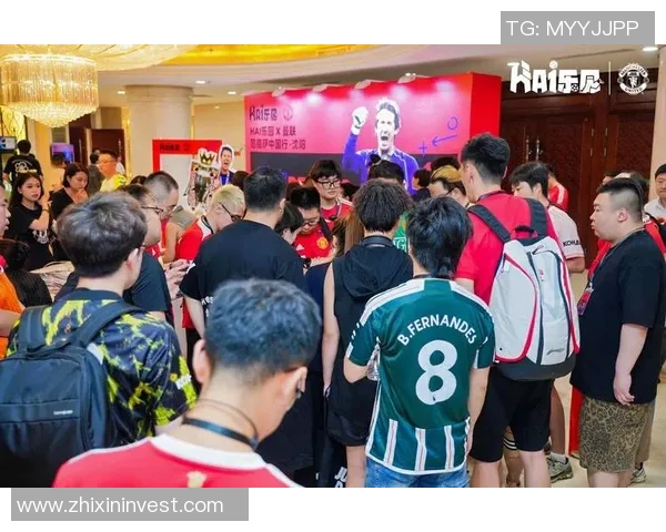 足球明星亲自签名拆卡活动热潮来袭球迷狂欢不容错过